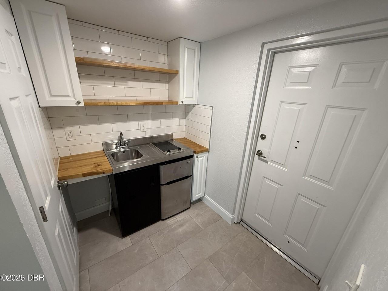 411 N Wild Olive Ave #7 - Photo 3 of 5