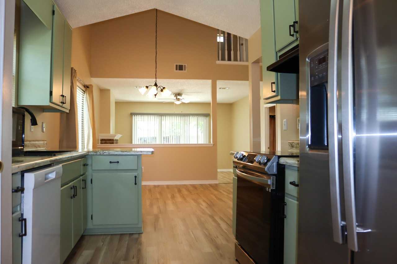 19 Holly Rd - Photo 6 of 11
