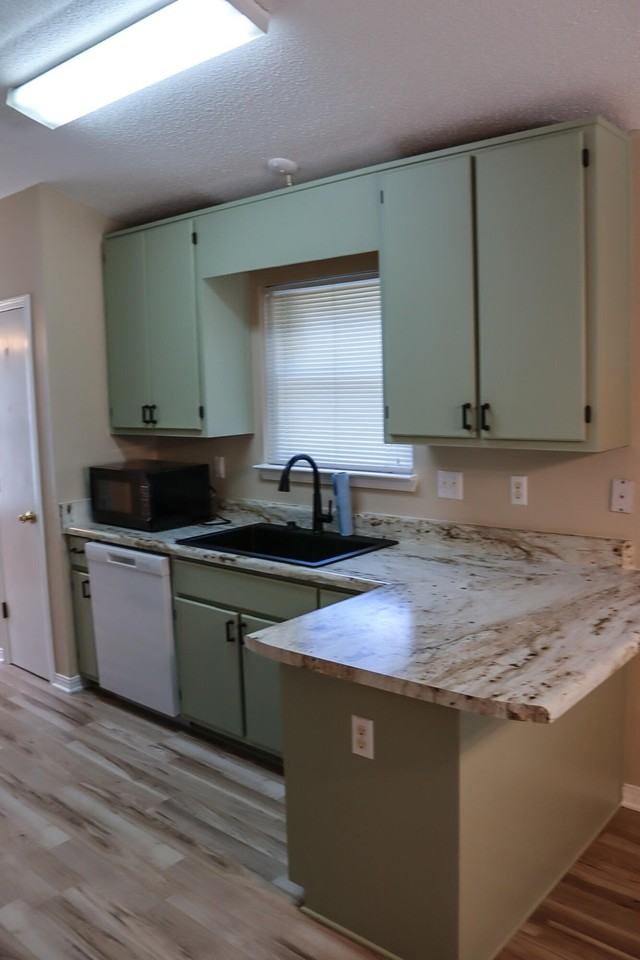 19 Holly Rd - Photo 7 of 11