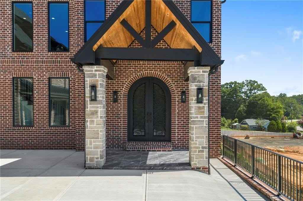 403 Thunder Rd - Photo 5 of 50