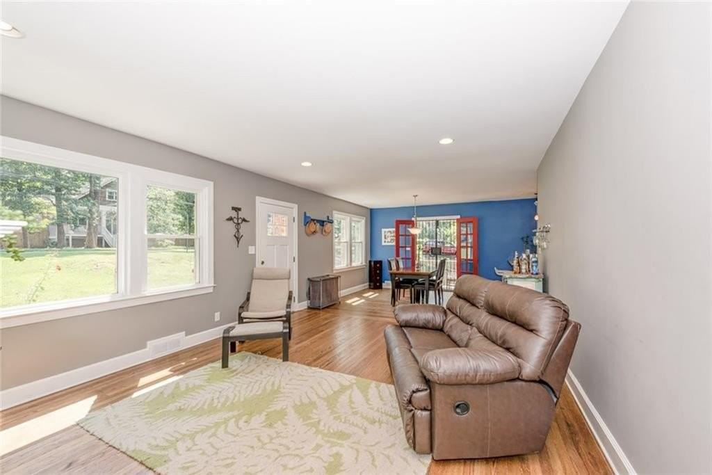 419 S Howard St Se - Photo 5 of 27