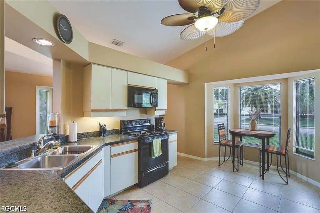 13260 Greywood Cir - Photo 3 of 22