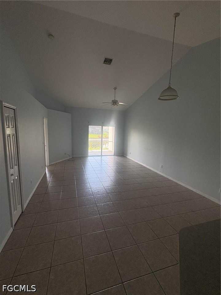 2202 Ne 6th St #2202 - Photo 3 of 10