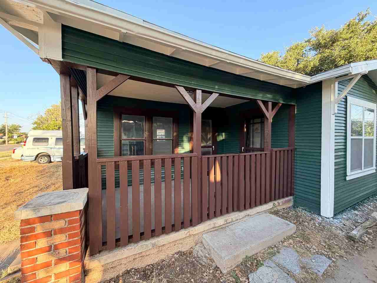 612 Pulliam St - Photo 2 of 24