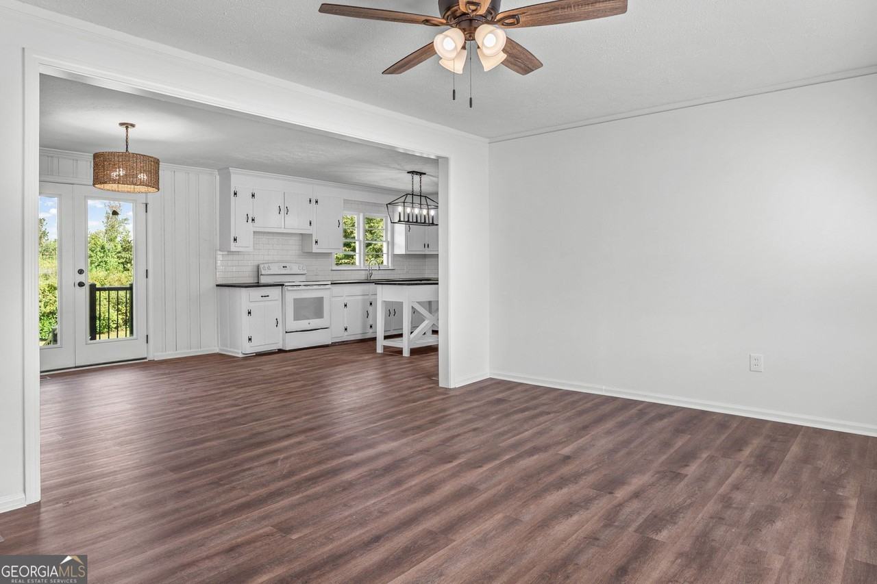 215 Lagrange St - Photo 6 of 26