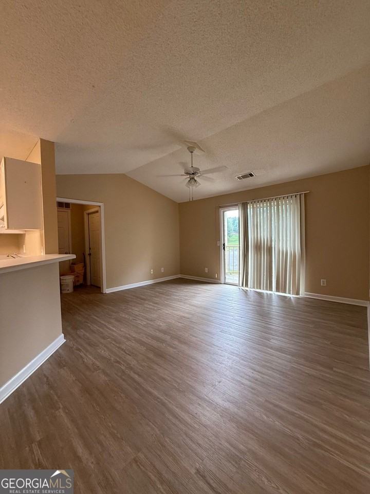 320 Ridgewood Ave #B4 - Photo 4 of 10