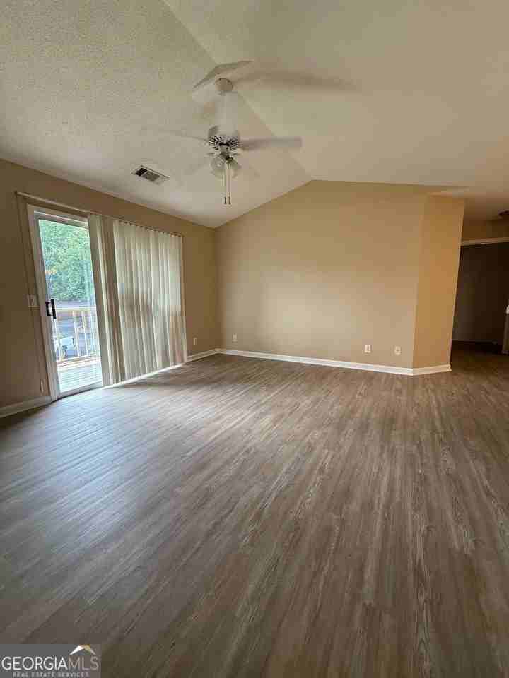 320 Ridgewood Ave #B4 - Photo 5 of 10