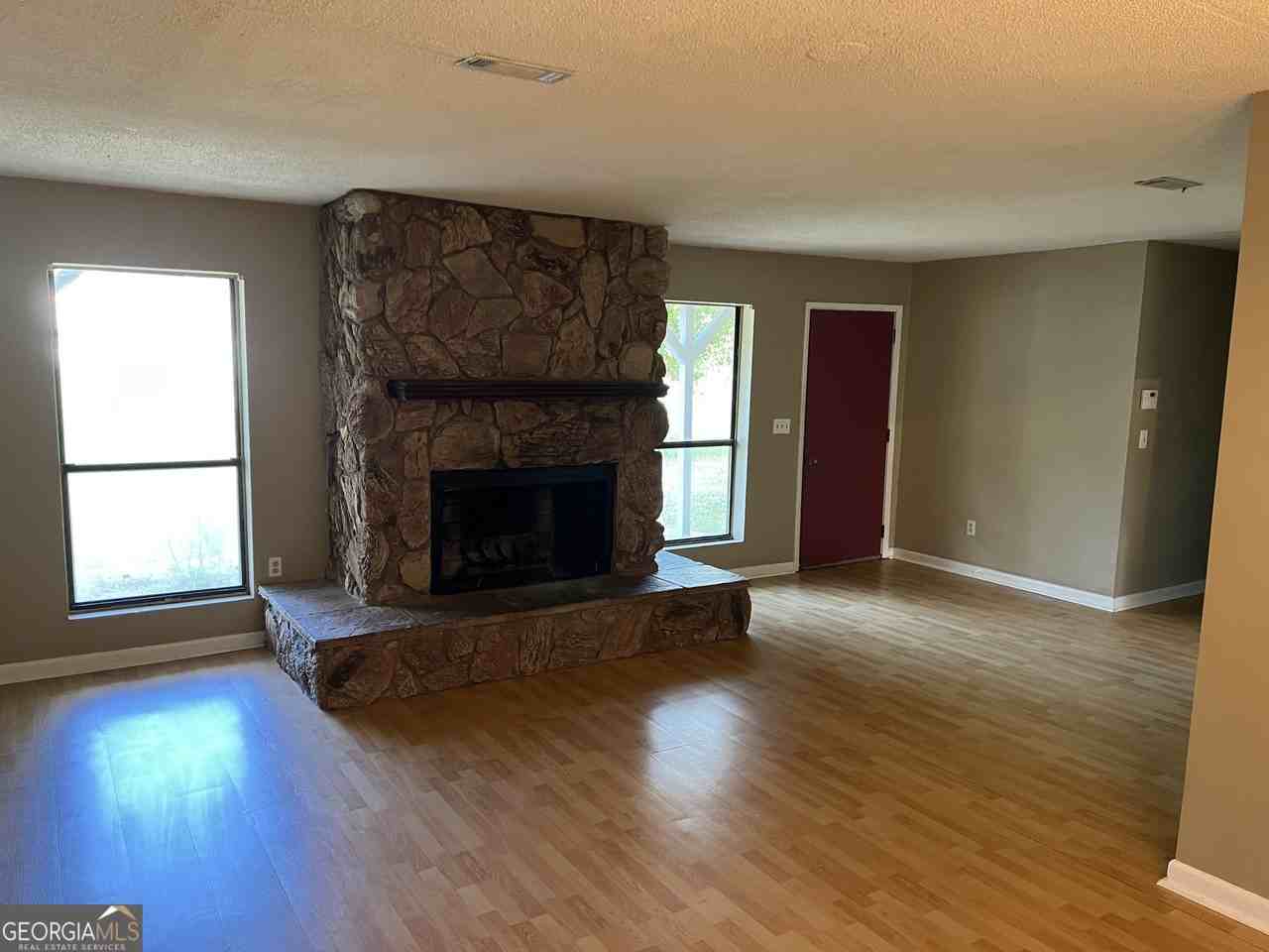 203 Courtney Pl - Photo 3 of 13
