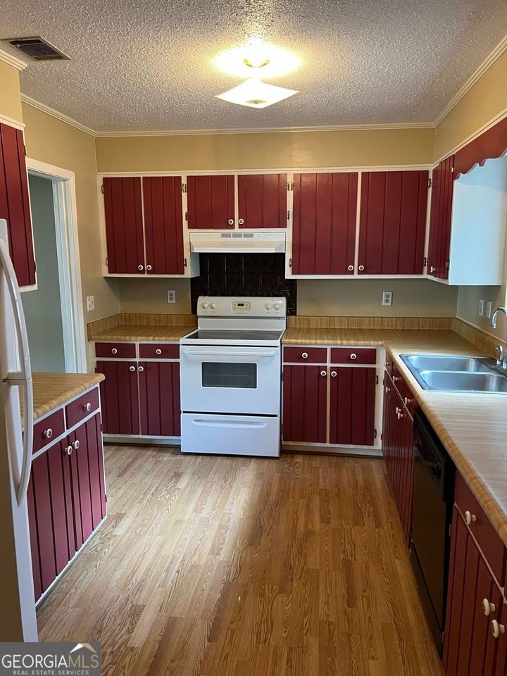 203 Courtney Pl - Photo 4 of 13