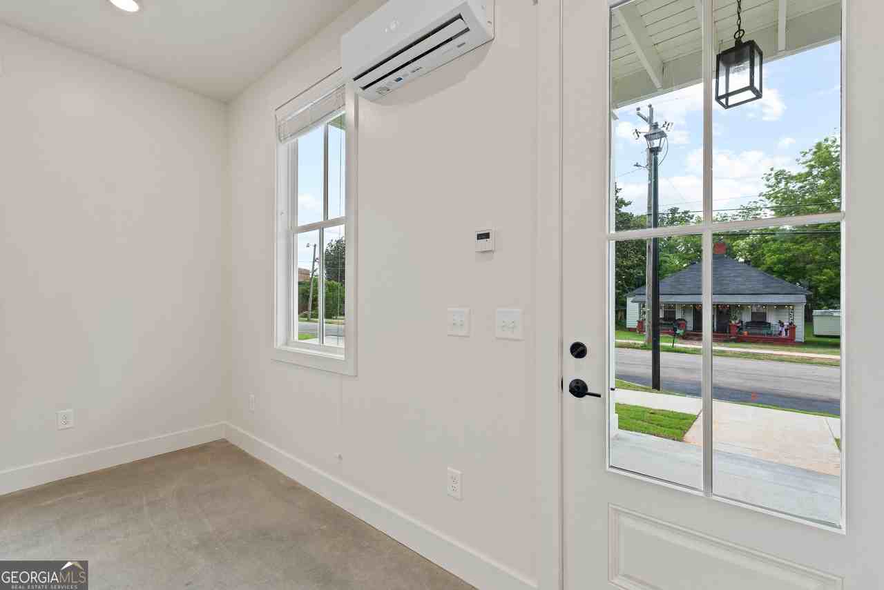 711A Jefferson St - Photo 6 of 25