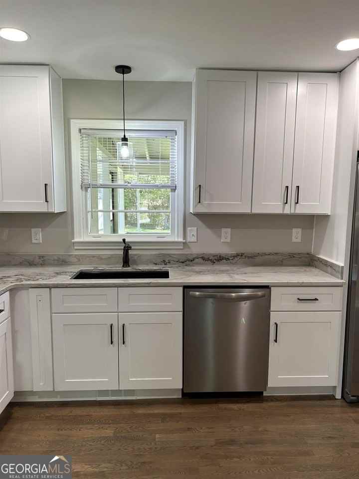 720 Jewel Pl Sw - Photo 7 of 34