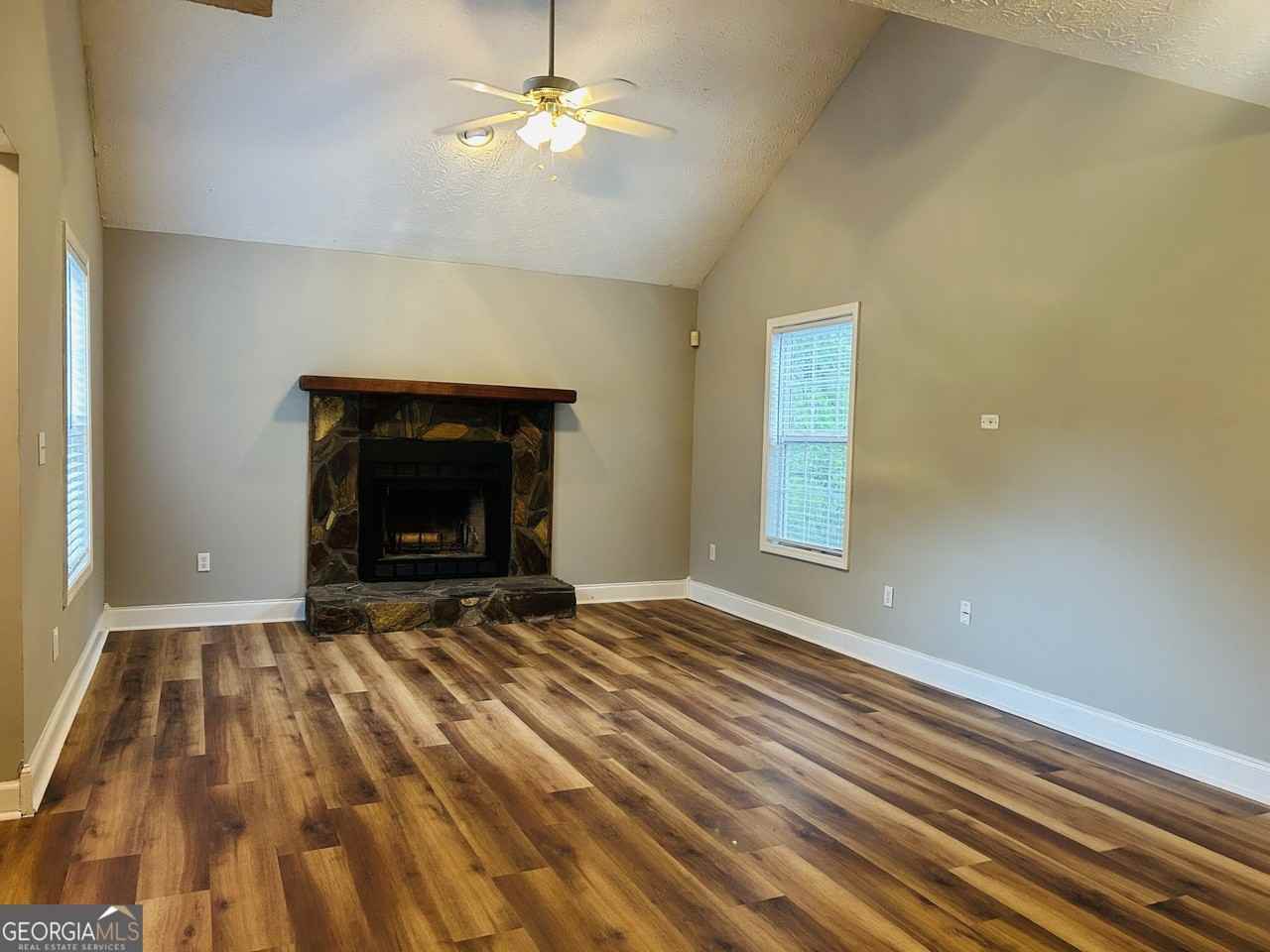 207 Hillcrest Dr - Photo 3 of 22