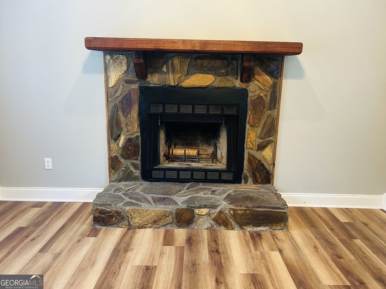 207 Hillcrest Dr - Photo 4 of 22