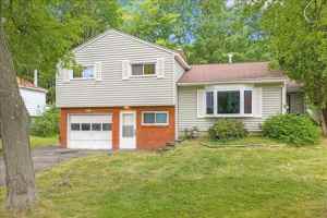 featured image of 821 Country Club Rd