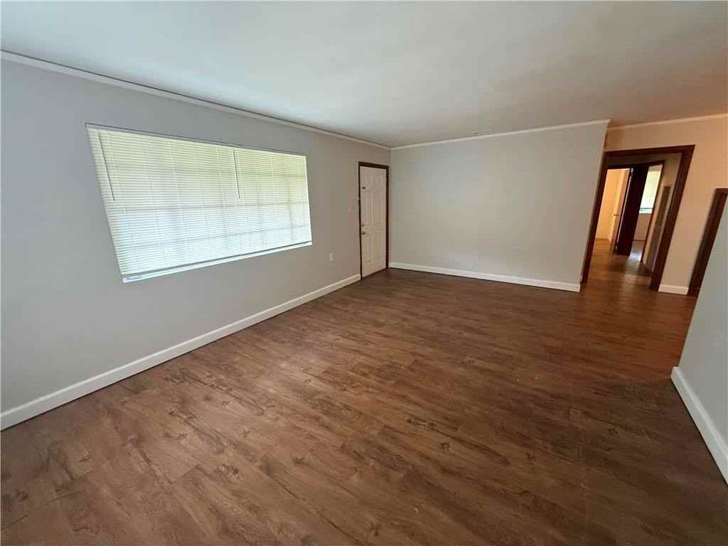 2210 Ellen Dr - Photo 4 of 19