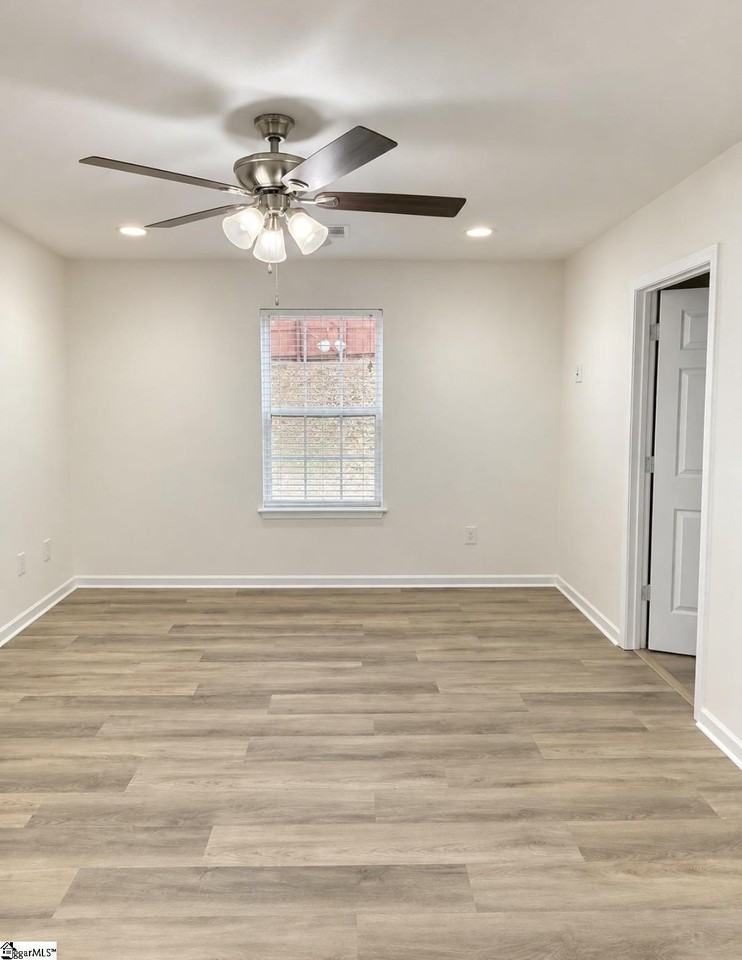 9 Falcon Ridge Way - Photo 7 of 15