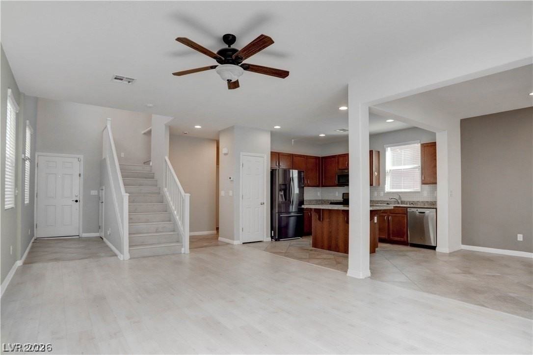 7623 Houston Peak St - Photo 4 of 40