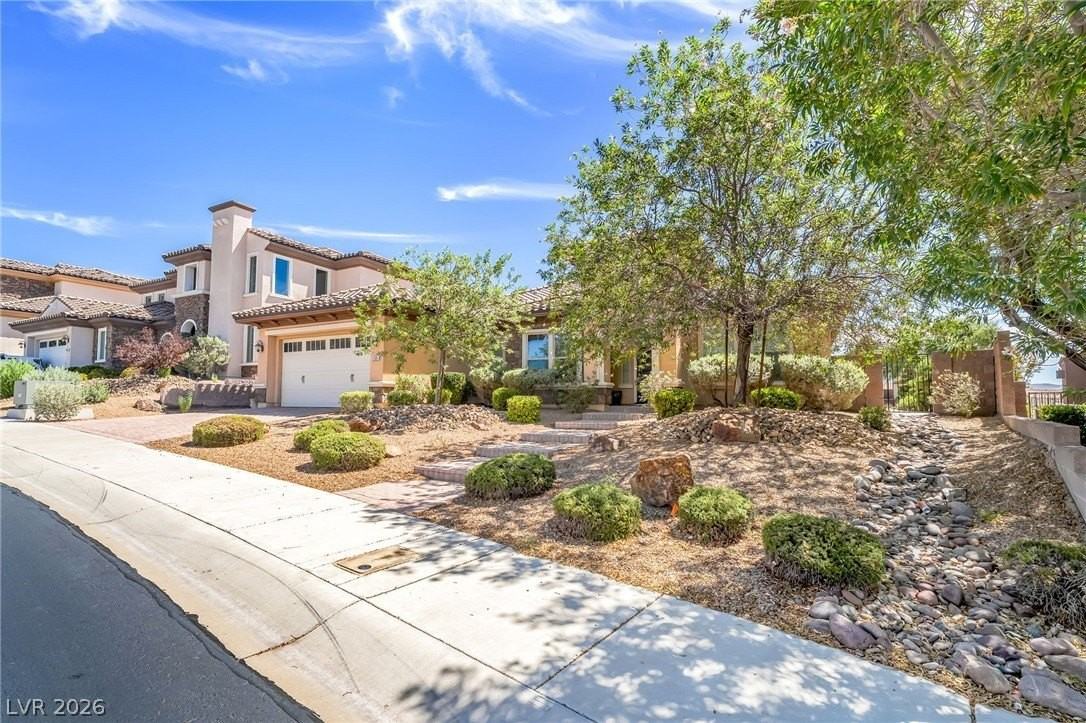 2501 Luberon Dr - Photo 2 of 27