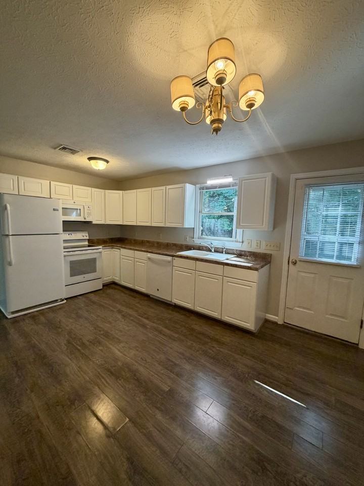 109 Wade Ln #1 - Photo 6 of 35