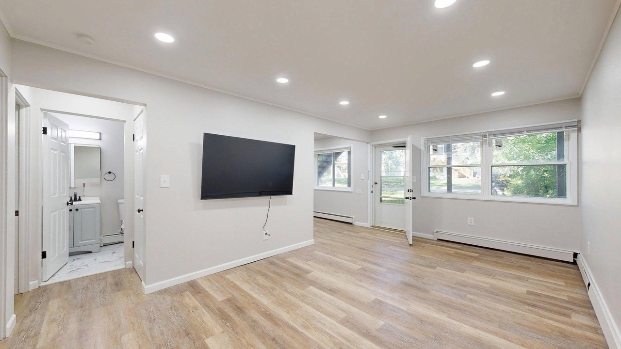 124 Allen Dr #1 - Photo 4 of 10