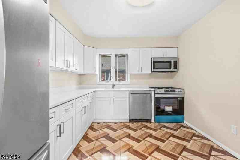 415 Morningside Ave - Photo 3 of 22