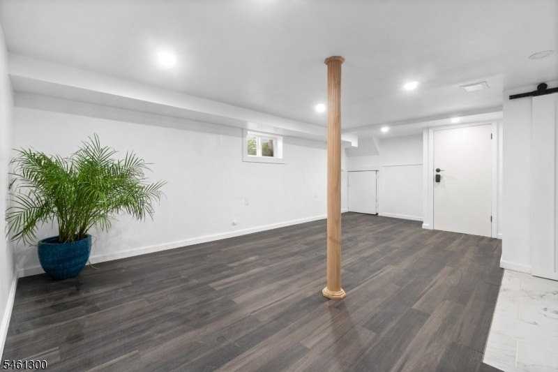 656 Park Ave - Photo 6 of 18