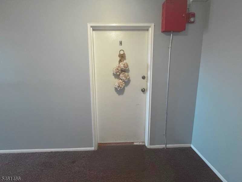 806 Eves Dr - Photo 2 of 9