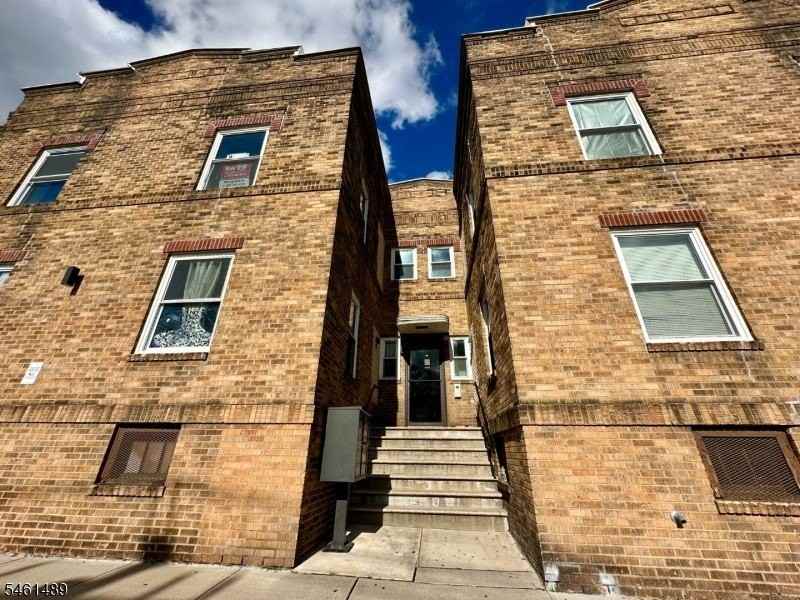 201 Marshall St #6 - Photo 2 of 12