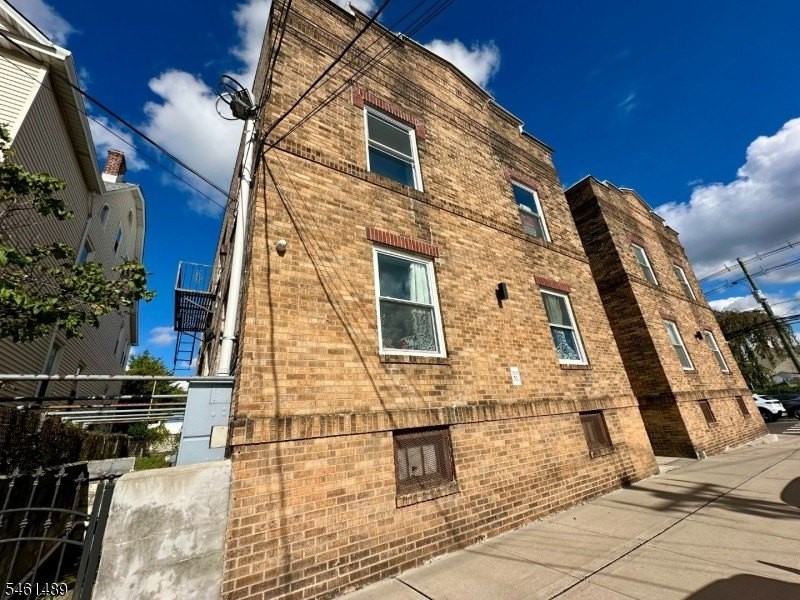 201 Marshall St #6 - Photo 3 of 12