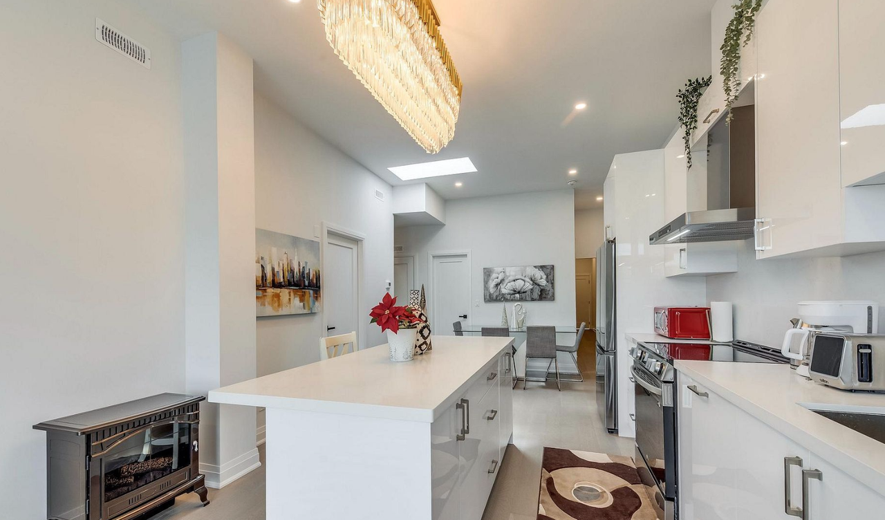 923 College Street #D - Photo 6 of 13