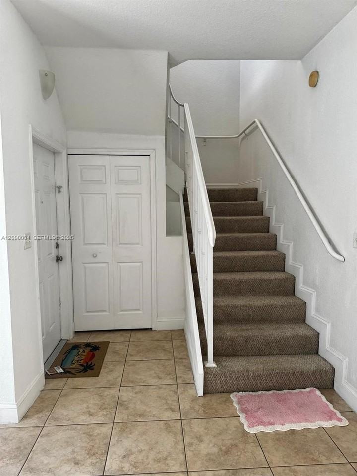 3200 Nw 5th Ter - Photo 3 of 8
