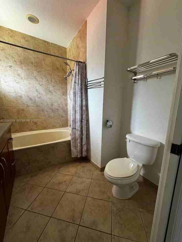 3200 Nw 5th Ter - Photo 5 of 8