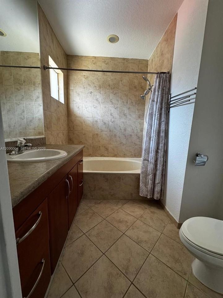 3200 Nw 5th Ter - Photo 7 of 8