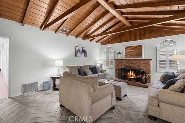 2449 23rd St - Photo 4 of 8