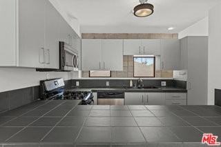 343 Rennie Ave #7 - Photo 6 of 8