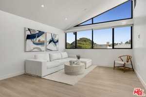 featured image of 153 San Vicente Blvd #4H