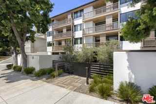 153 San Vicente Blvd #4H - Photo 2 of 8