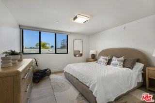 153 San Vicente Blvd #4H - Photo 7 of 8