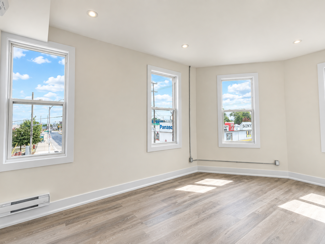 293 Kenilworth Avenue North #4 - Photo 3 of 7