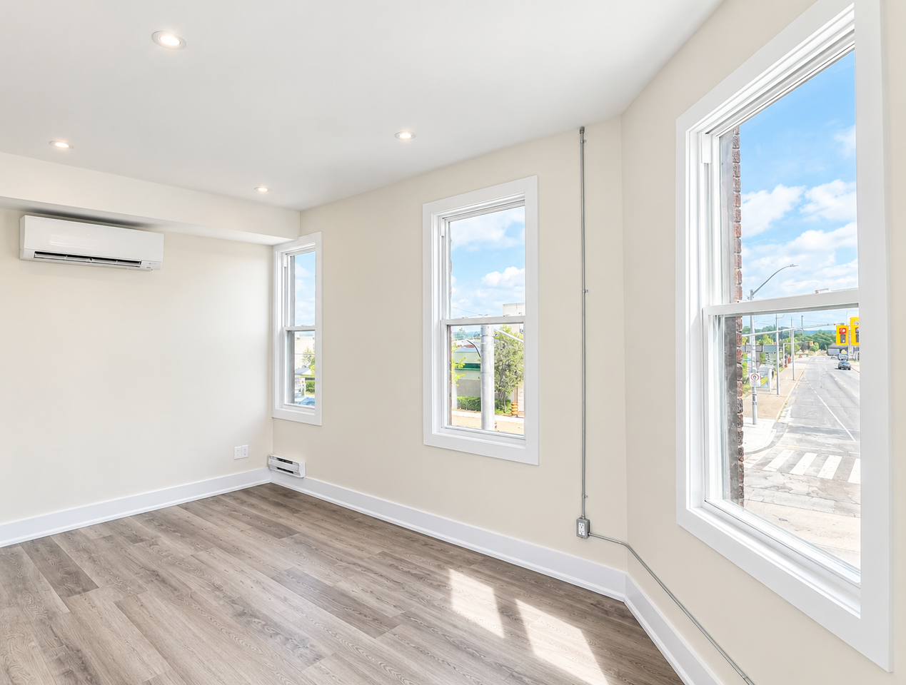 293 Kenilworth Avenue North #4 - Photo 4 of 7