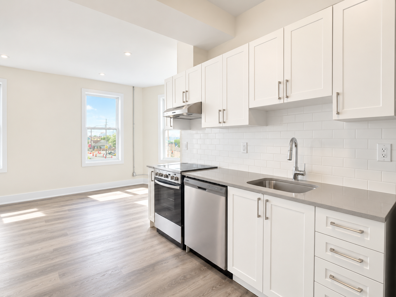 293 Kenilworth Avenue North #4 - Photo 2 of 7
