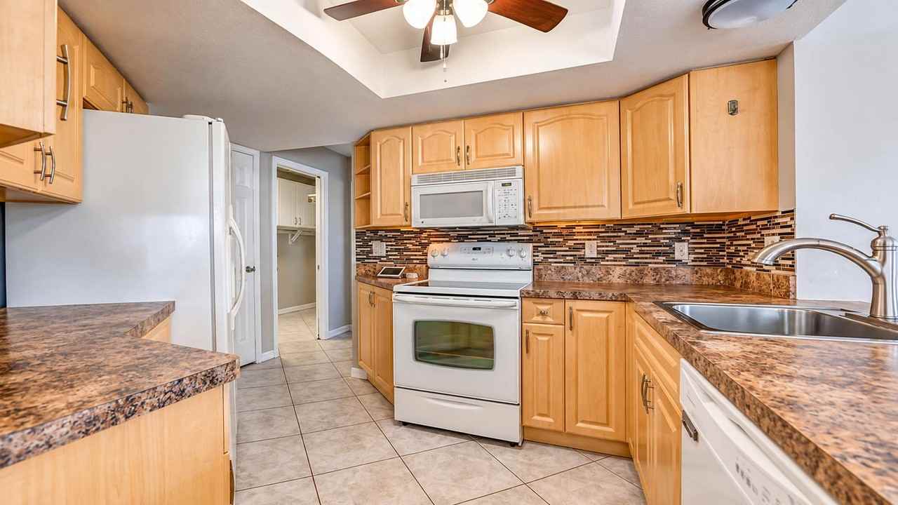 Shamrock Dr - Photo 3 of 17