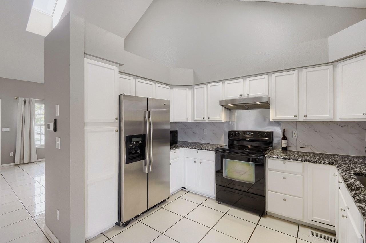 E 50th Ave - Photo 5 of 16