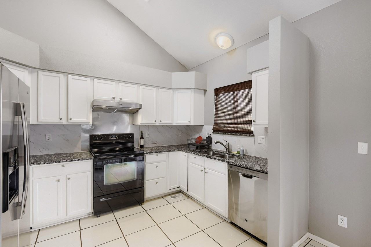 E 50th Ave - Photo 6 of 16