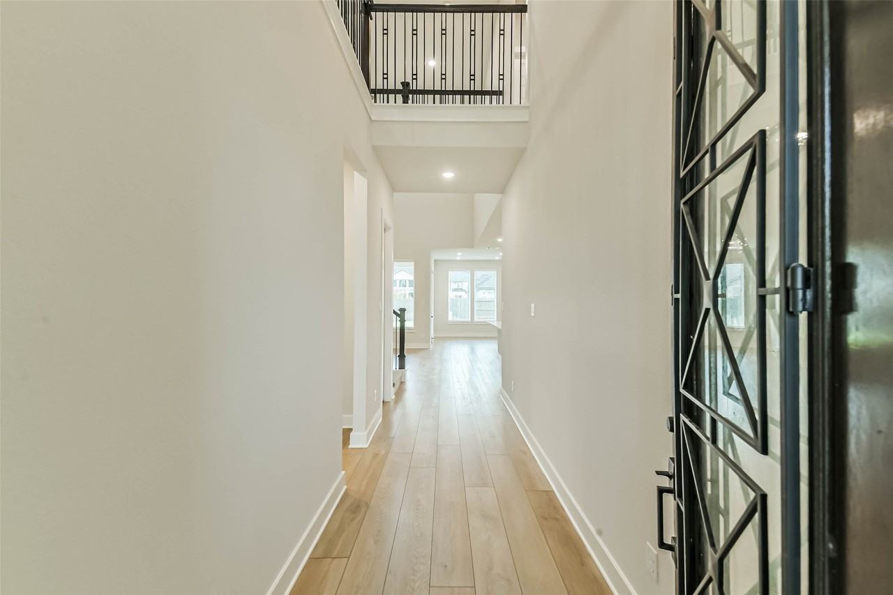 9243 Trimble Landing Dr - Photo 5 of 41