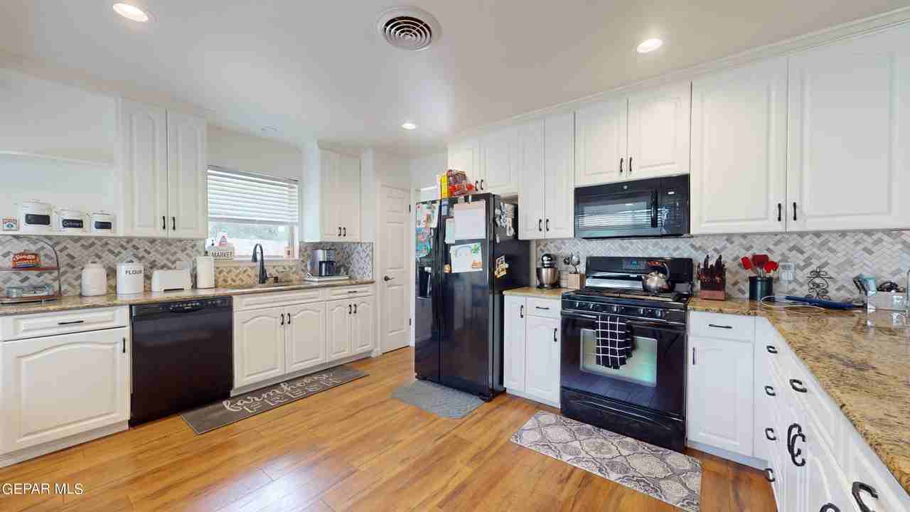 453 El Camino Dr - Photo 3 of 41