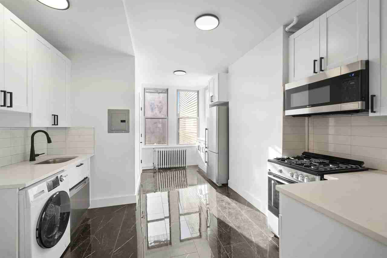 216 Madison St #5 - Photo 3 of 15