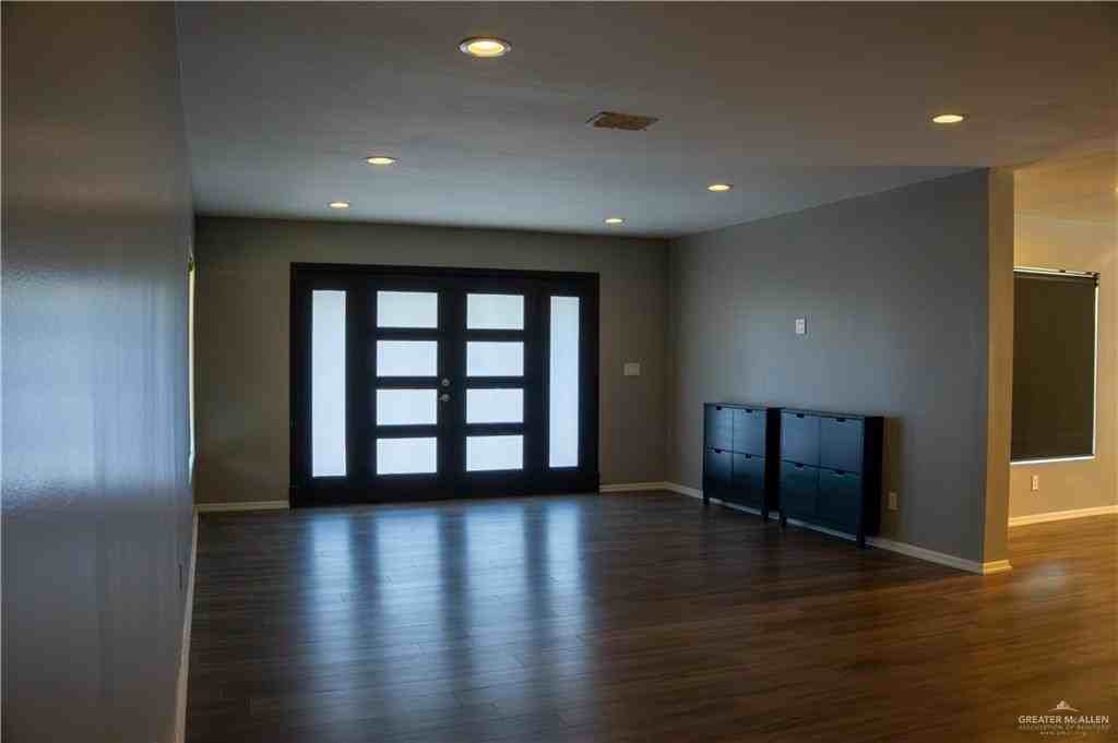 1907 School Ln - Photo 2 of 24