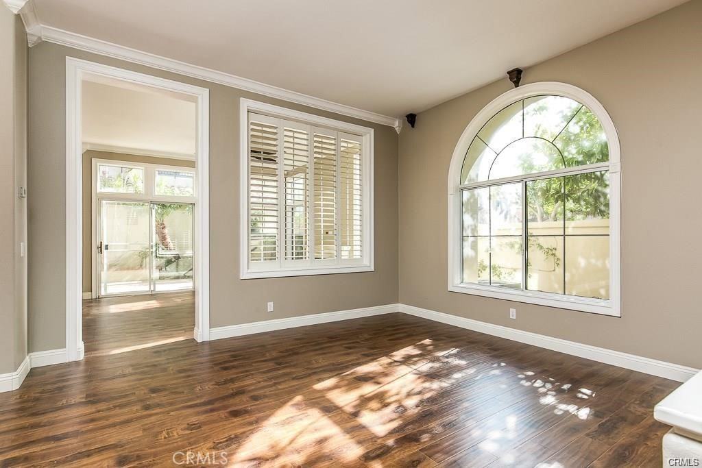 2717 Plumb Dr - Photo 4 of 18