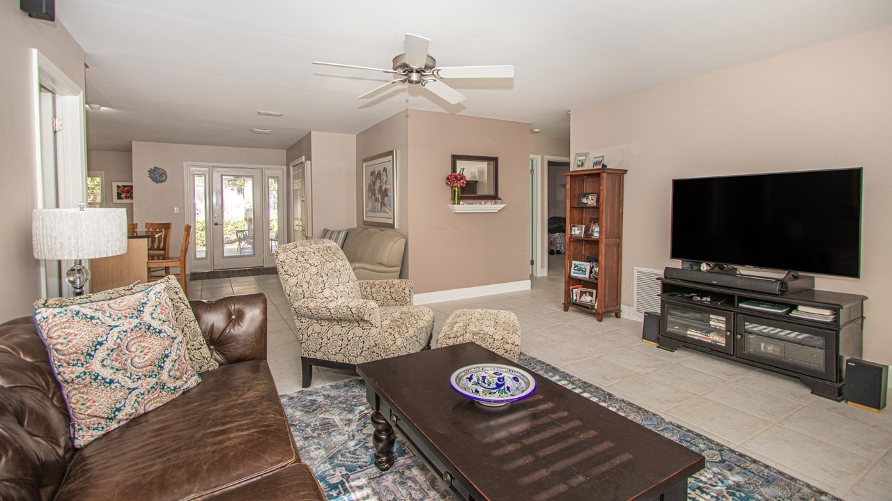 7864 15th Way N - Photo 3 of 20